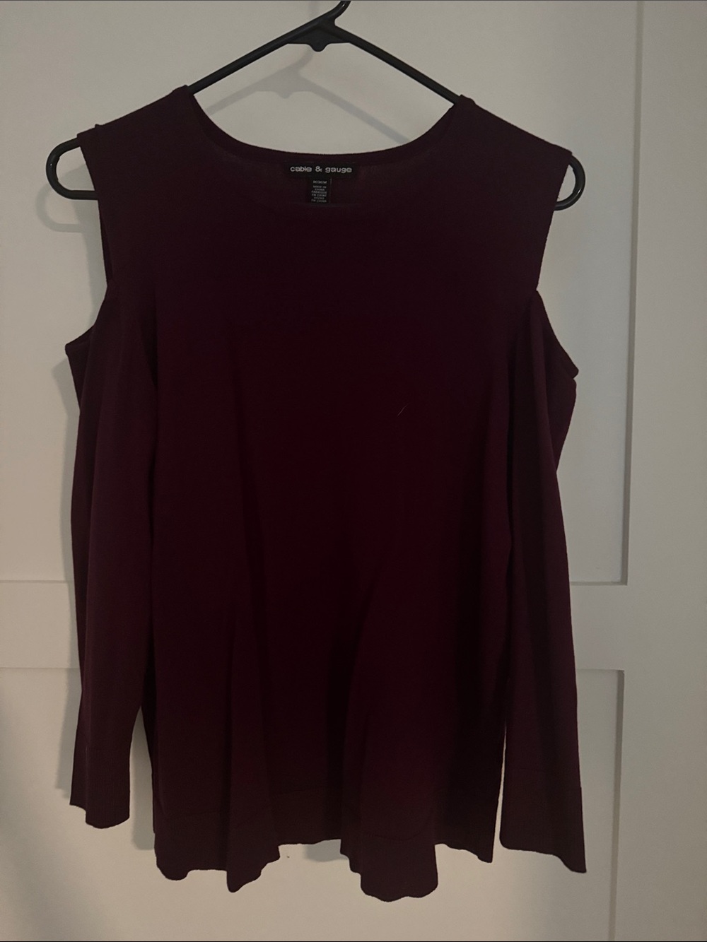 Cable & Gauge Burgundy Cold-Shoulder Long Sleeve Top